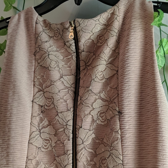 The limited sleeveless dress - Picture 3 of 5